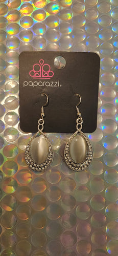 Paparazzi - White Moonstone Earring