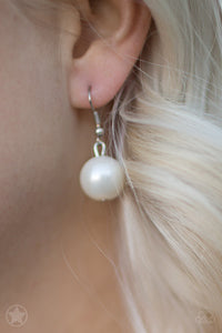 Designated Diva White Pearl Necklace - Paparazzi Accessories - Paparazzi Accessories
