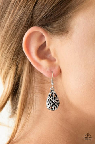 Paparazzi Paparazzi - Western Wisteria - Silver Earrings Earrings