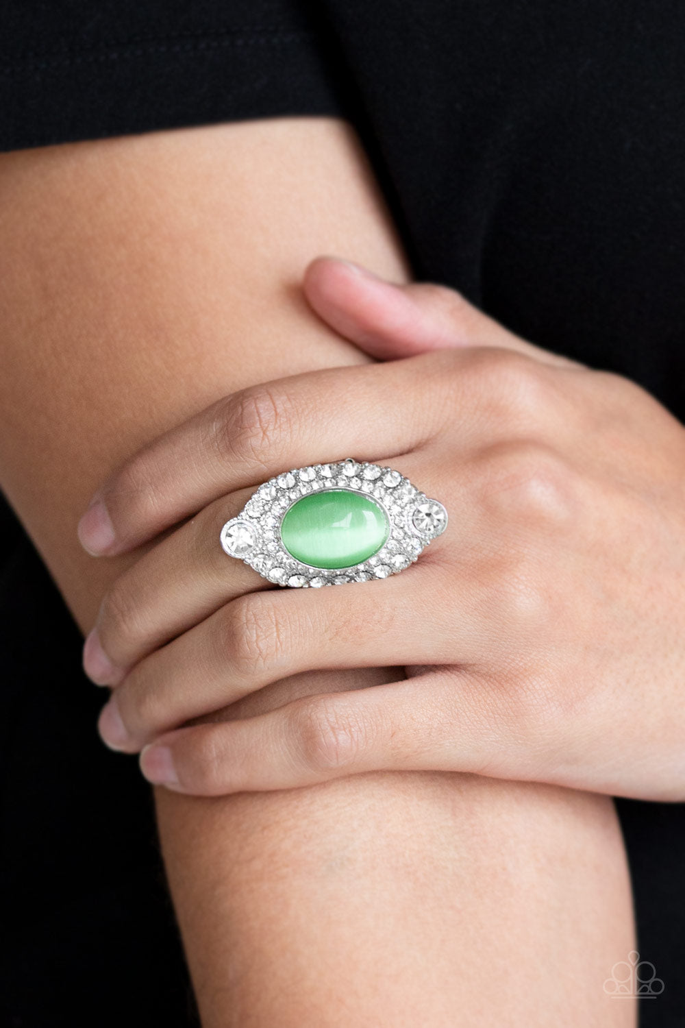 Paparazzi hot sale green ring