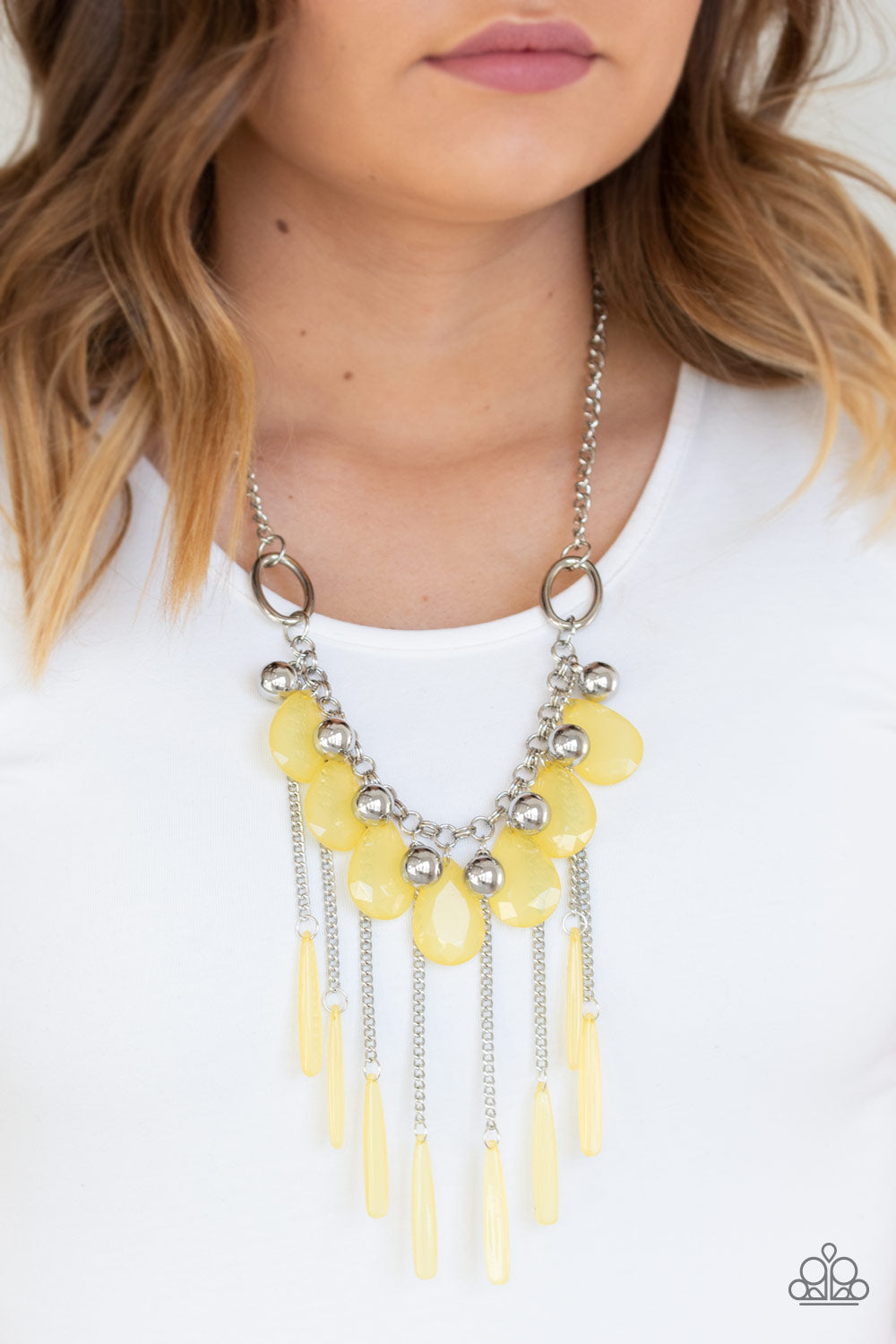 Paparazzi Necklaces - Sunburst Rustica - Yellow – jewelryandbling.com
