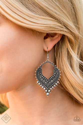 Paparazzi Paparazzi - Mojave Melody - Silver Studded Earrings 
