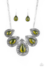 Load image into Gallery viewer, Paparazzi - Opal Auras - Green -Necklace - Paparazzi Accessories
