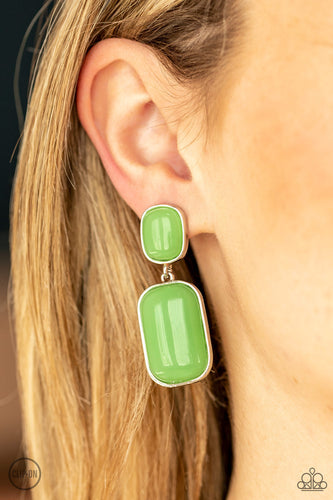 Paparazzi Paparazzi - Meet Me At The Plaza - Green Earrings Earrings