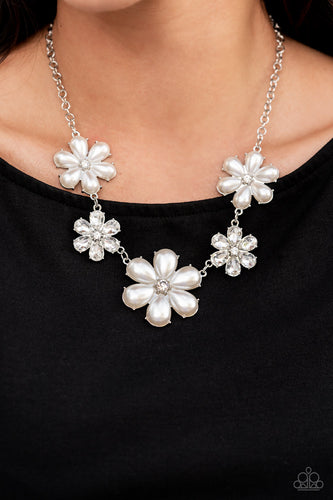 Paparazzi Paparazzi - Fiercely Flowering - White Necklace Necklaces