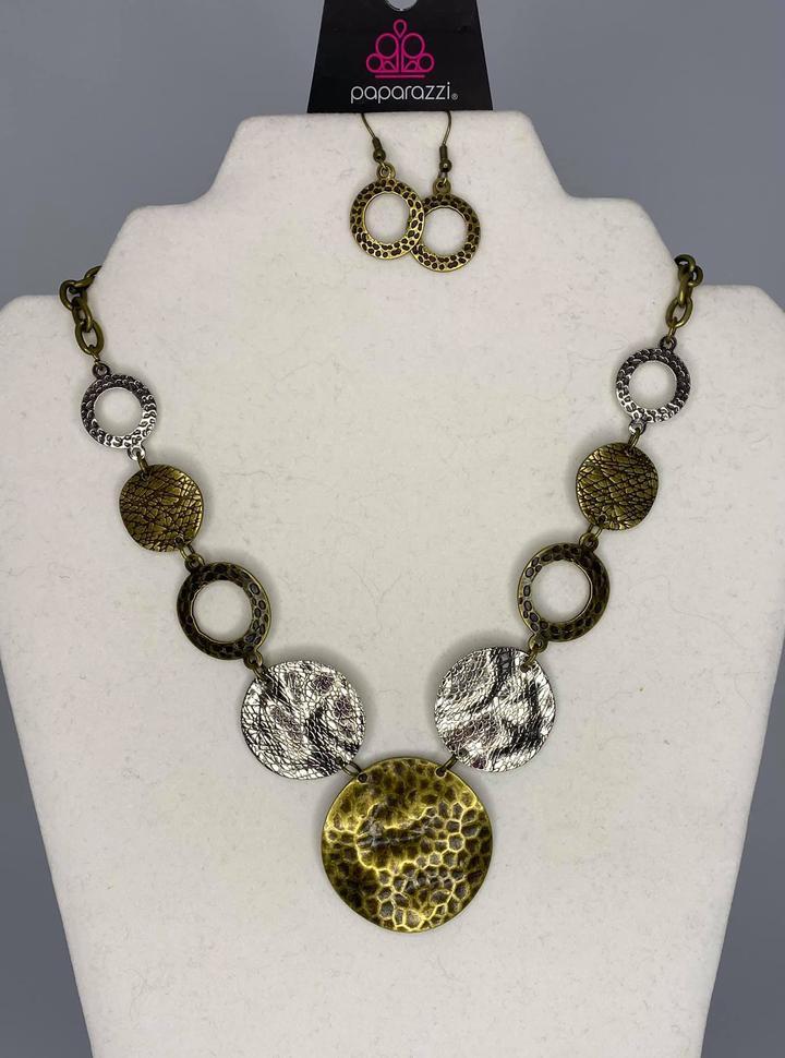 Paparazzi Necklace ~ Net Worth - Brass – Paparazzi Jewelry | Online Store |  DebsJewelryShop.com