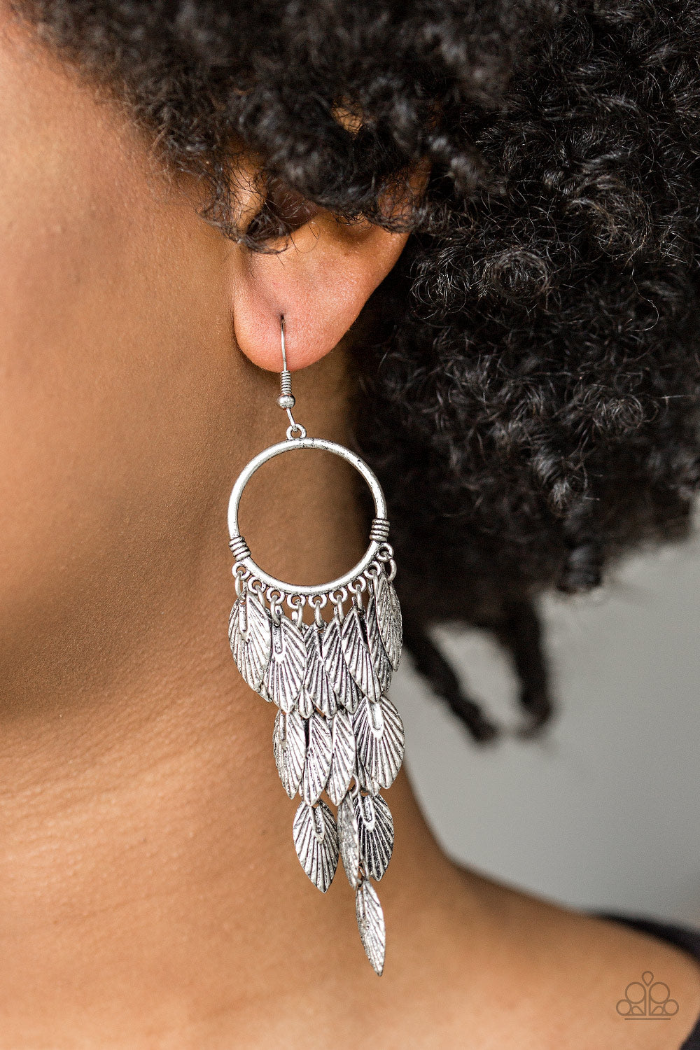 Paparazzi silver feather on sale earrings